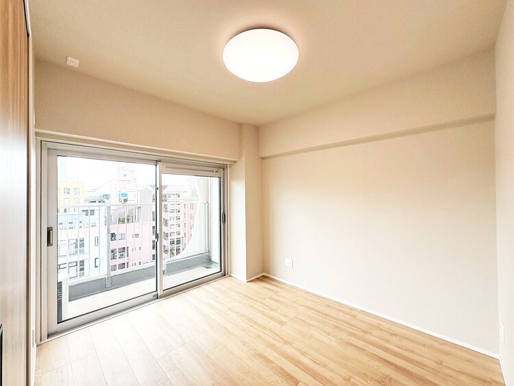 寝室 ベッドも十分に設置するスペースがあります。