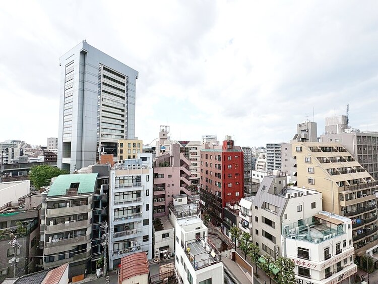 バルコニー 窓を開けると広がる青空。心をリフレッシュして日々を過ごしていきましょう。