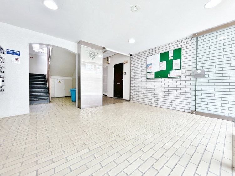 エントランス エントランス内部は、管理が行き届き清潔な共有スペースとなっています。