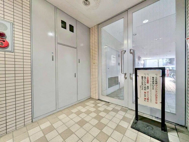 エントランス エントランス内部は、管理が行き届き清潔な共有スペースとなっています。