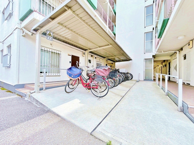 その他 きちんと整備された駐輪場。住む方の心遣いが感じられます。