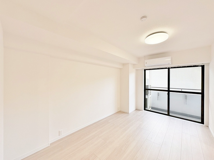 居間 居心地の良い空気感は、暮らしのステージを彩り、心からのやすらぎと満足感を与えてくれます。