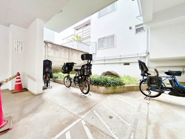 その他 きちんと整備された駐輪場。住む方の心遣いが感じられます。