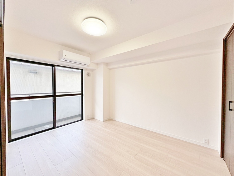 寝室 ベッドも十分に設置するスペースがあります。