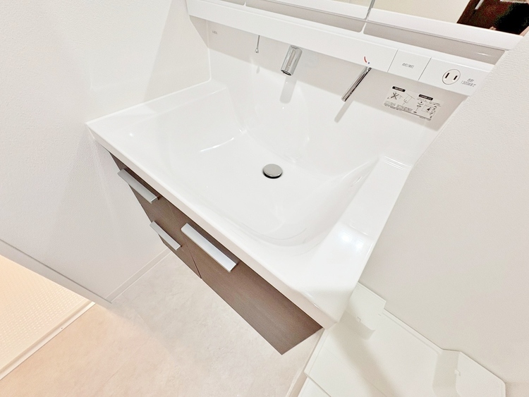 洗面 何かと物が増える場所だからこそ、スッキリと見映えの良い空間に。