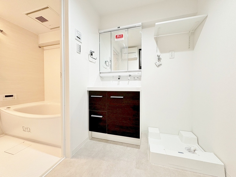 洗面 清潔感と心地よさを重視した、上質感漂うパウダールーム。