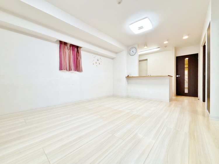 居間 飾り過ぎないシンプルな内装と偏り過ぎないデザインで統一しました。