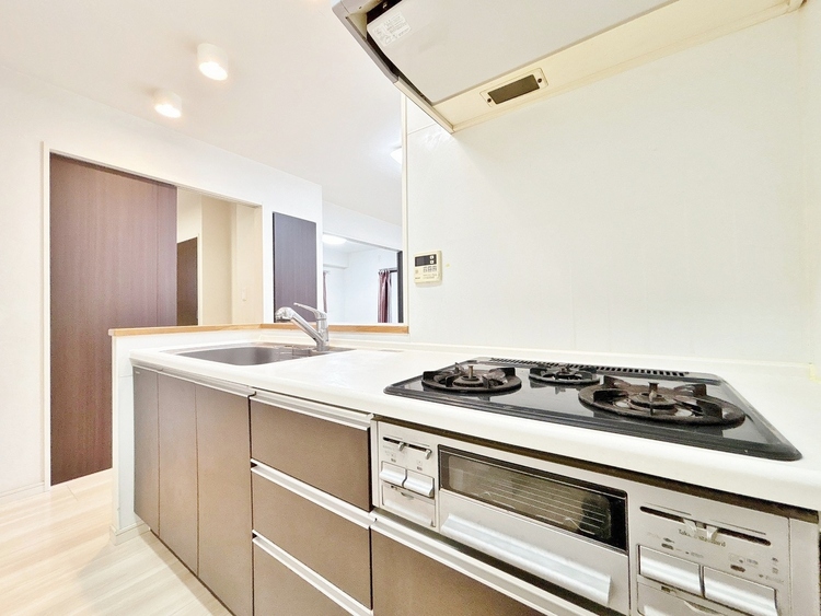 キッチン 洗練されたスタイリッシュなデザイン性と使いやすさを備えた仕様。