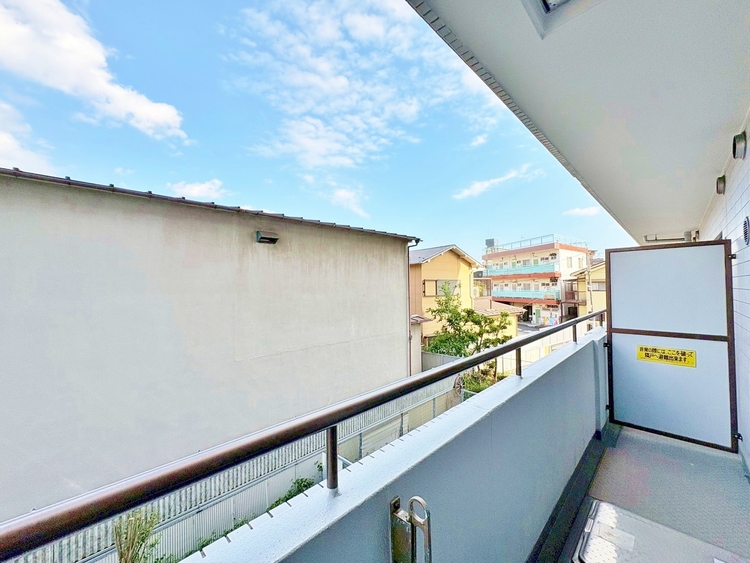 バルコニー 暮らしの中で、光と風を演出してくれるバルコニー。