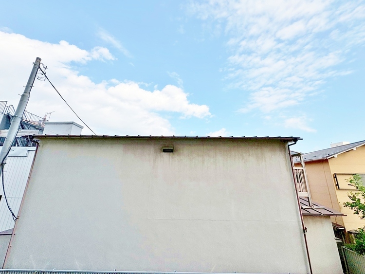 バルコニー 窓を開けると広がる青空。心をリフレッシュして日々を過ごしていきましょう。