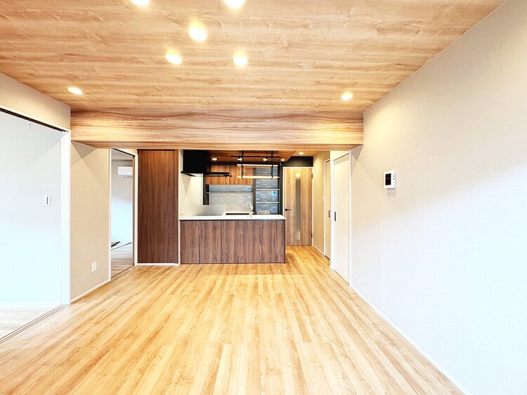 居間 居心地の良い空気感は、暮らしのステージを彩り、心からのやすらぎと満足感を与えてくれます。