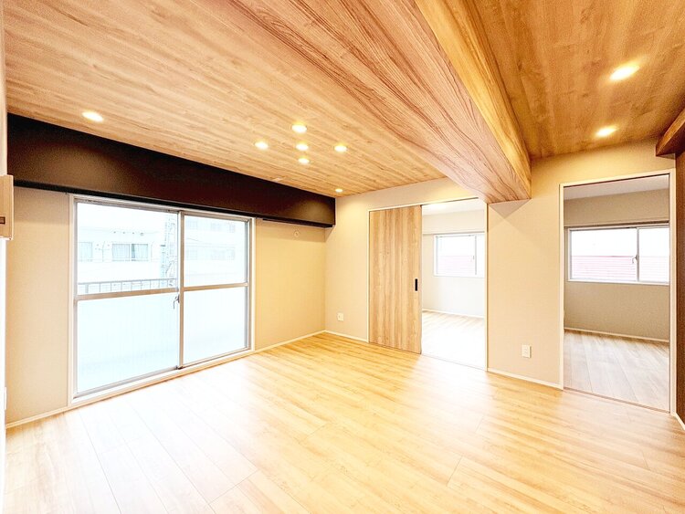 居間 飾り過ぎないシンプルな内装と偏り過ぎないデザインで統一しました。