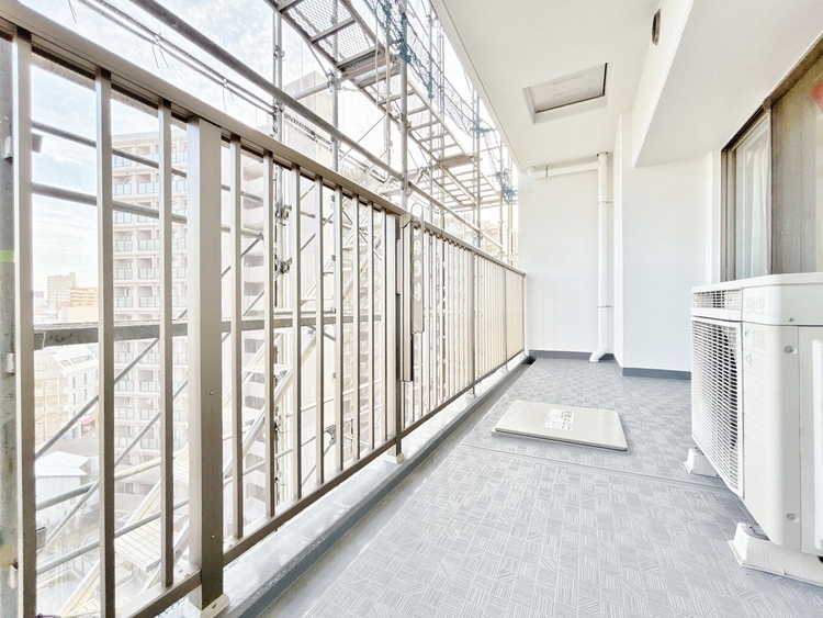 バルコニー 暮らしの中で、光と風を演出してくれるバルコニー。