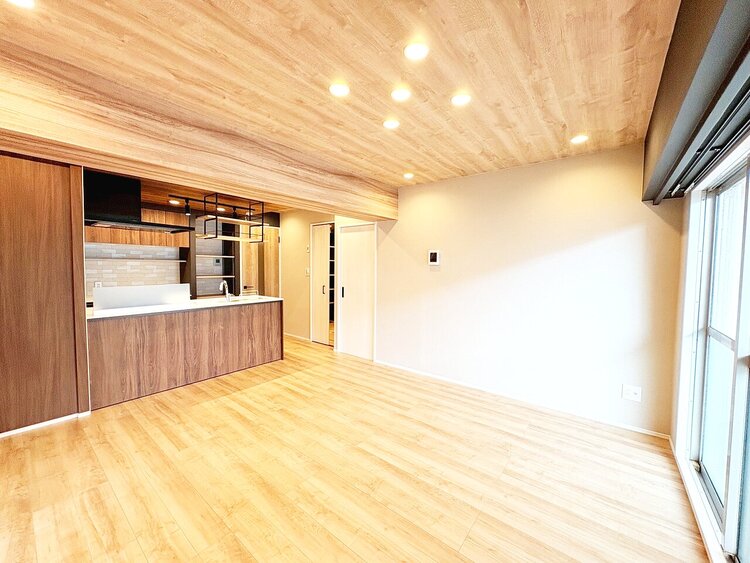 居間 快適に過ごす毎日を求めて、暮らしの中でご自身の「マイホーム」に創り上げてください。