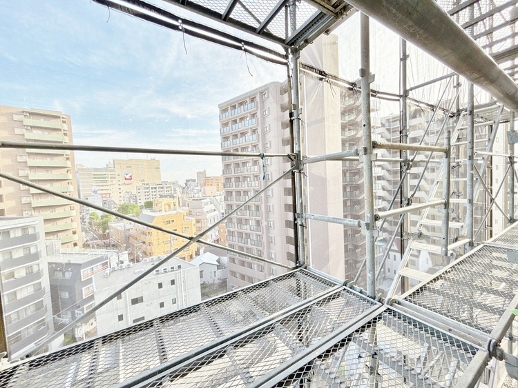 バルコニー 窓を開けると広がる青空。心をリフレッシュして日々を過ごしていきましょう。