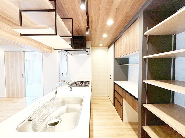 キッチン 洗練されたスタイリッシュなデザイン性と使いやすさを備えた仕様。