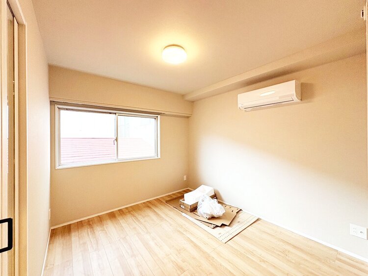 寝室 ベッドも十分に設置するスペースがあります。