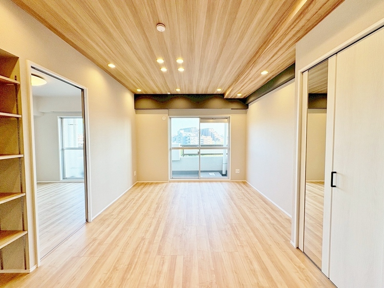 居間 快適に過ごす毎日を求めて、暮らしの中でご自身の「マイホーム」に創り上げてください。