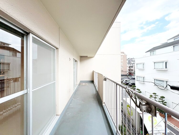 バルコニー 暮らしの中で、光と風を演出してくれるバルコニー。