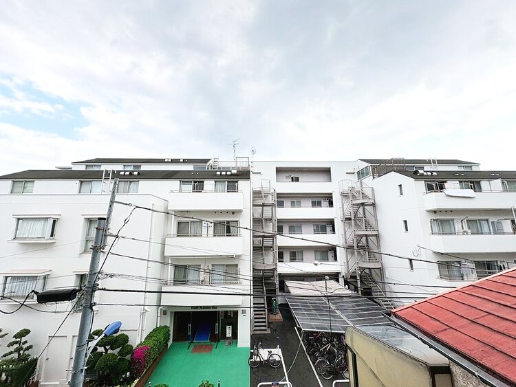 バルコニー 頬をなでる、優しい風を感じることが出来ます。