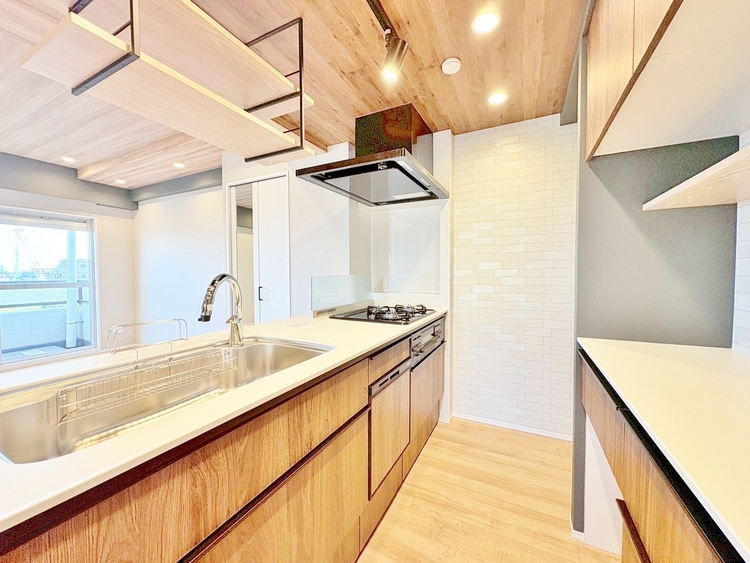 キッチン 洗練されたスタイリッシュなデザイン性と使いやすさを備えた仕様。