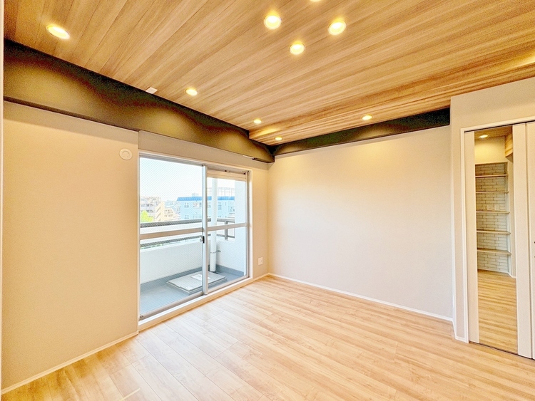 寝室 ベッドも十分に設置するスペースがあります。