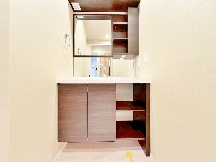 洗面 清潔感と心地よさを重視した、上質感漂うパウダールーム。