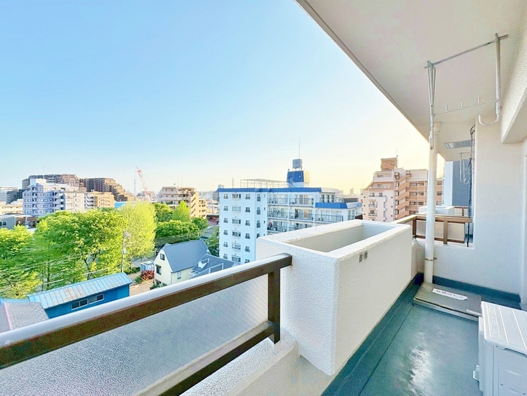 バルコニー 暮らしの中で、光と風を演出してくれるバルコニー。