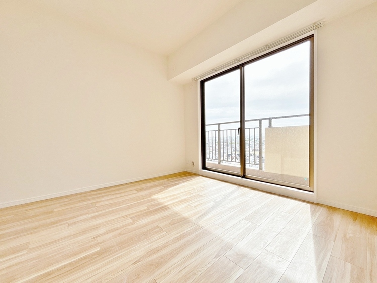 寝室 ベッドも十分に設置するスペースがあります。