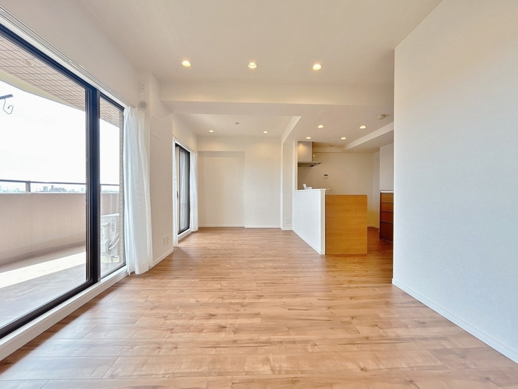 居間 快適に過ごす毎日を求めて、暮らしの中でご自身の「マイホーム」に創り上げてください。