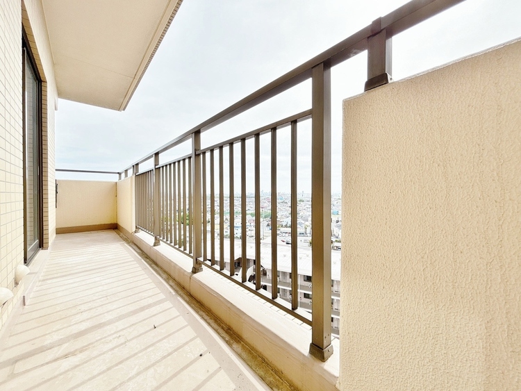 バルコニー 暮らしの中で、光と風を演出してくれるバルコニー。