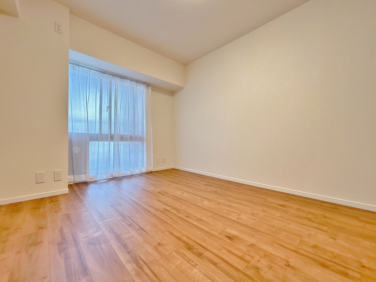 寝室 ベッドも十分に設置するスペースがあります。