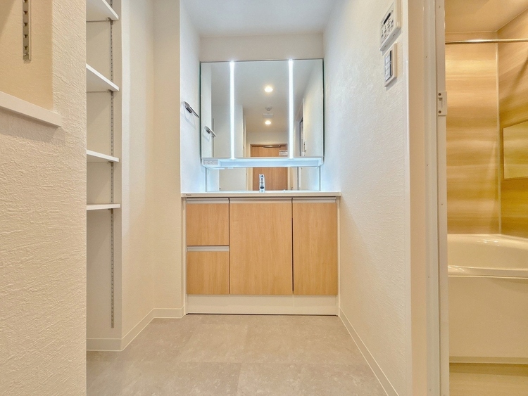 洗面 何かと物が増える場所だからこそ、スッキリと見映えの良い空間に。