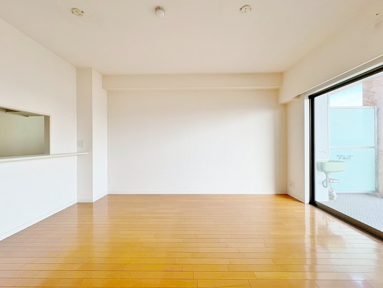 居間 居心地の良い空気感は、暮らしのステージを彩り、心からのやすらぎと満足感を与えてくれます。