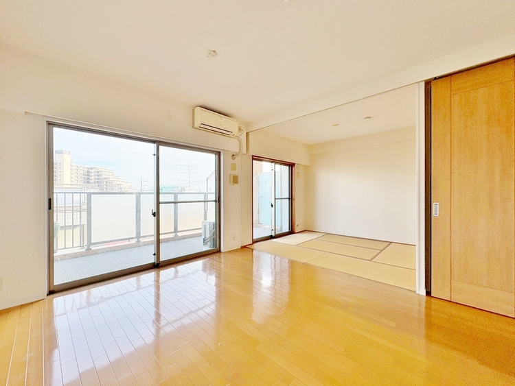 居間 飾り過ぎないシンプルな内装と偏り過ぎないデザインで統一しました。