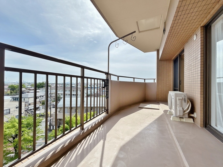 バルコニー 暮らしの中で、光と風を演出してくれるバルコニー。