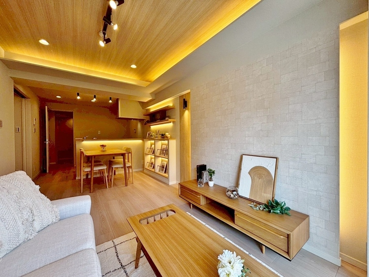 居間 飾り過ぎないシンプルな内装と偏り過ぎないデザインで統一しました。