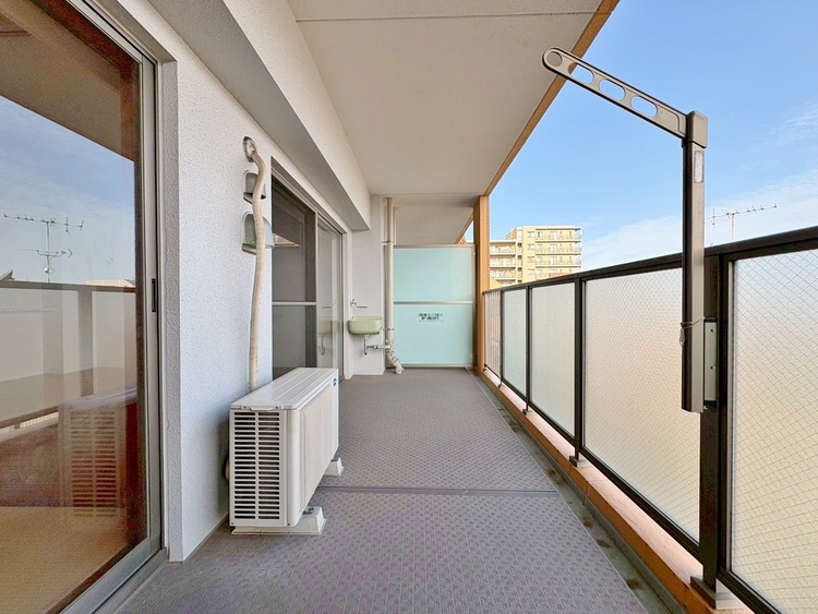 バルコニー 暮らしの中で、光と風を演出してくれるバルコニー。