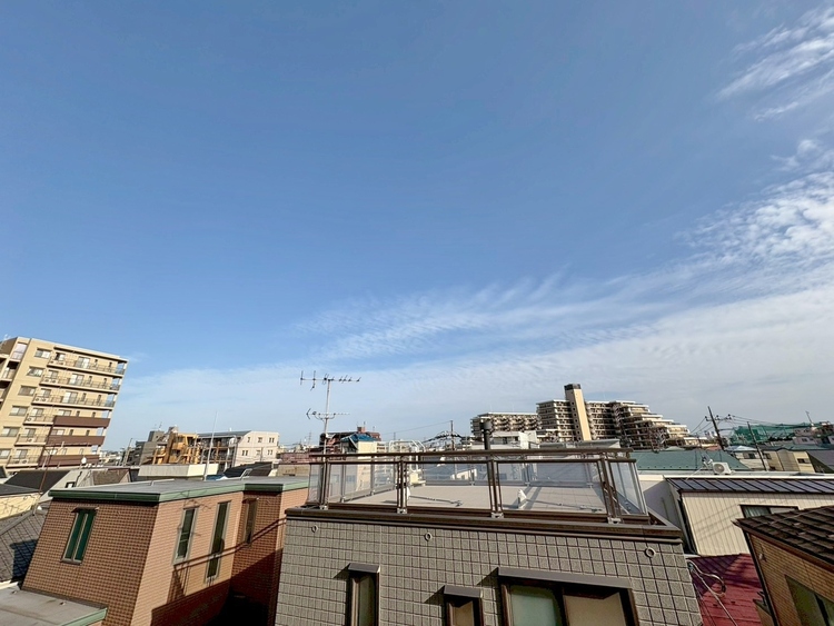 バルコニー 頬をなでる、優しい風を感じることが出来ます。