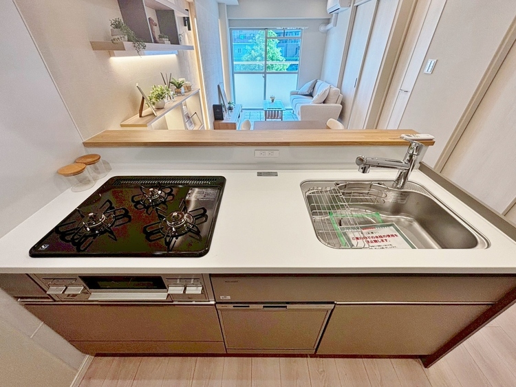 キッチン スマートな意匠と充実の機能を備えたキッチンが、暮らしにおいしい彩りを添えます。