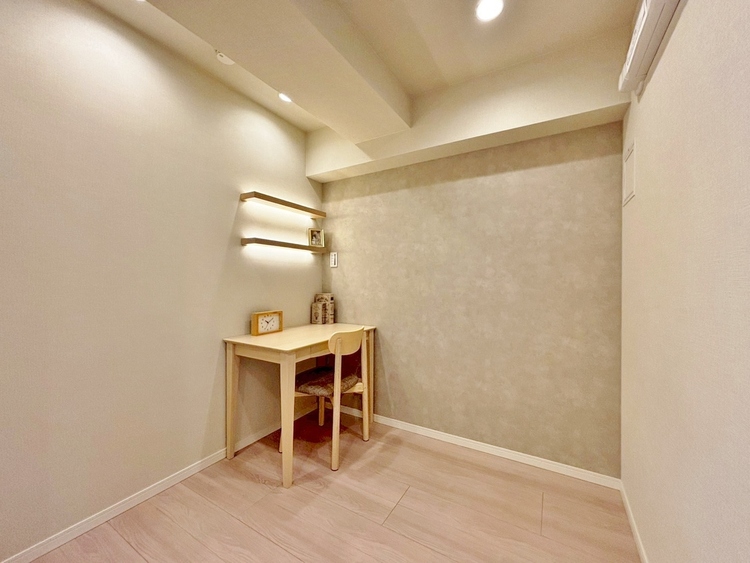 寝室 書斎にするなり、寝室するなりこの１室をどうアレンジするかを想像するだけで夢が膨らみますね。