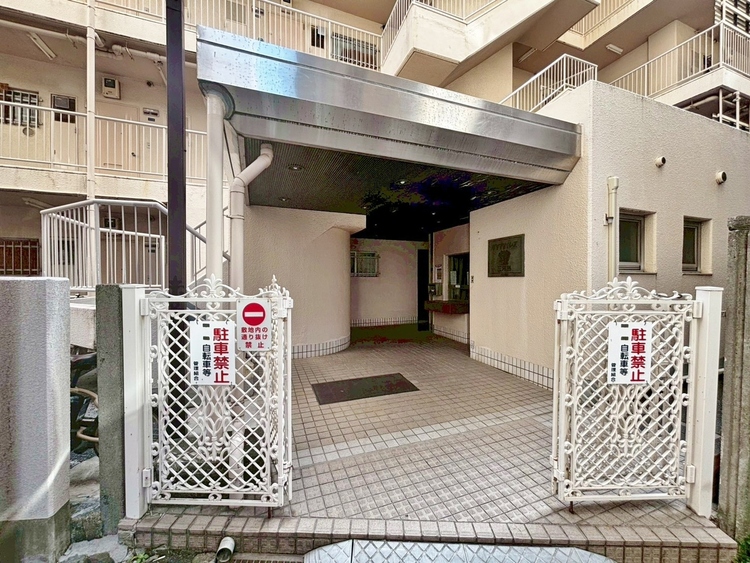 エントランス 外と内をつなぐエントランスは、まさに顔となる場所。