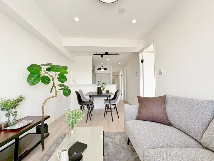 居間 快適に過ごす毎日を求めて、暮らしの中でご自身の「マイホーム」に創り上げてください。