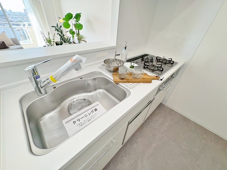 キッチン スマートな意匠と充実の機能を備えたキッチンが、暮らしにおいしい彩りを添えます。