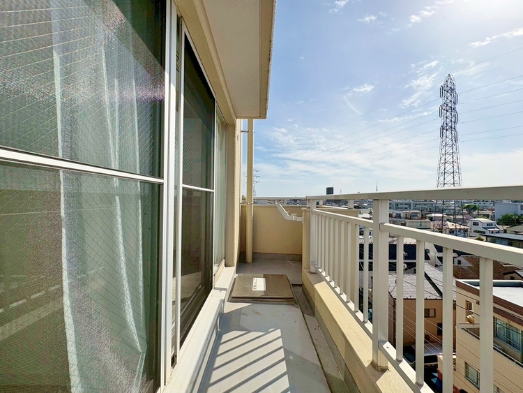 バルコニー 暮らしの中で、光と風を演出してくれるバルコニー。