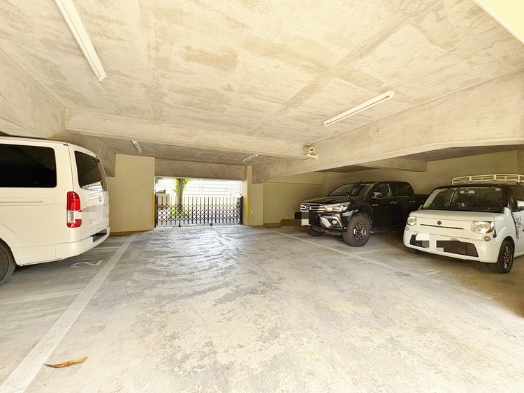 駐車場 本物件の駐車スペースです。車種制限のある場合もございますので、お気軽にお問い合わせくださいませ。