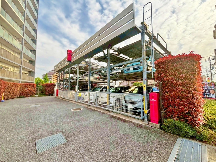駐車場 本物件の駐車スペースです。車種制限のある場合もございますので、お気軽にお問い合わせくださいませ。