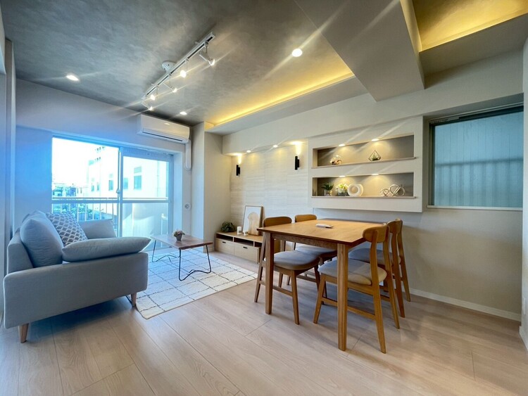 居間 飾り過ぎないシンプルな内装と偏り過ぎないデザインで統一しました。