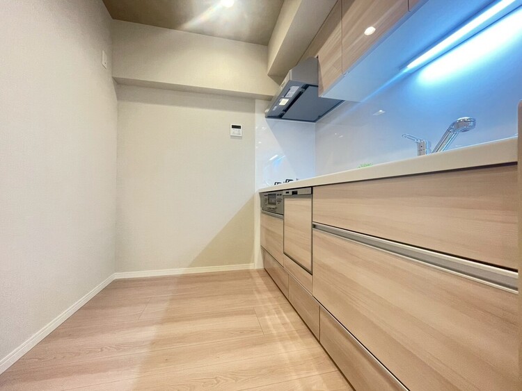 キッチン スマートな意匠と充実の機能を備えたキッチンが、暮らしにおいしい彩りを添えます。