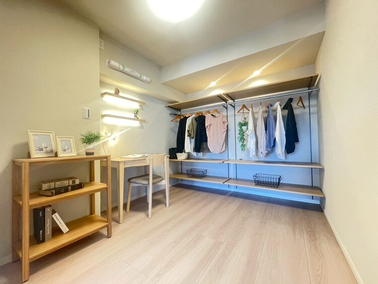 寝室 ベッドも十分に設置するスペースがあります。